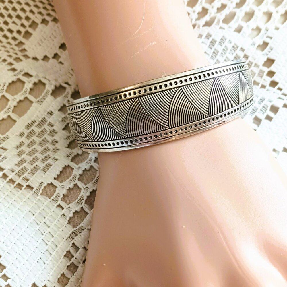 Silver Tone Etched Cuff Bracelet 7.75 Women's Wide Boho Textured Jewelry